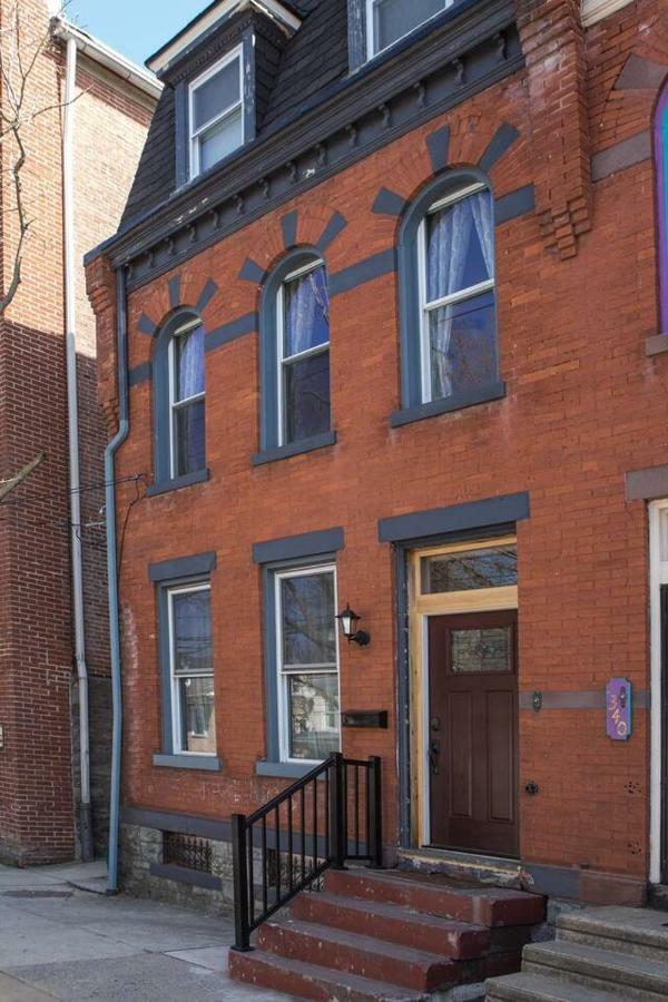Cozy Hideaway In The Heart Of Lancaster Apartment Exterior photo